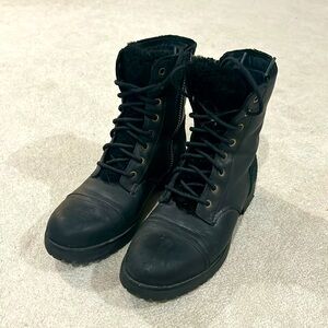 Black Ugg boots